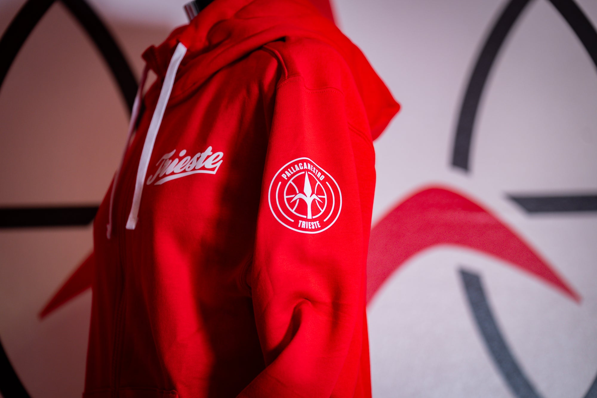 Felpa rossa NIKE ADULTS, zip e cappuccio TRIESTE STAGIONE 24/25