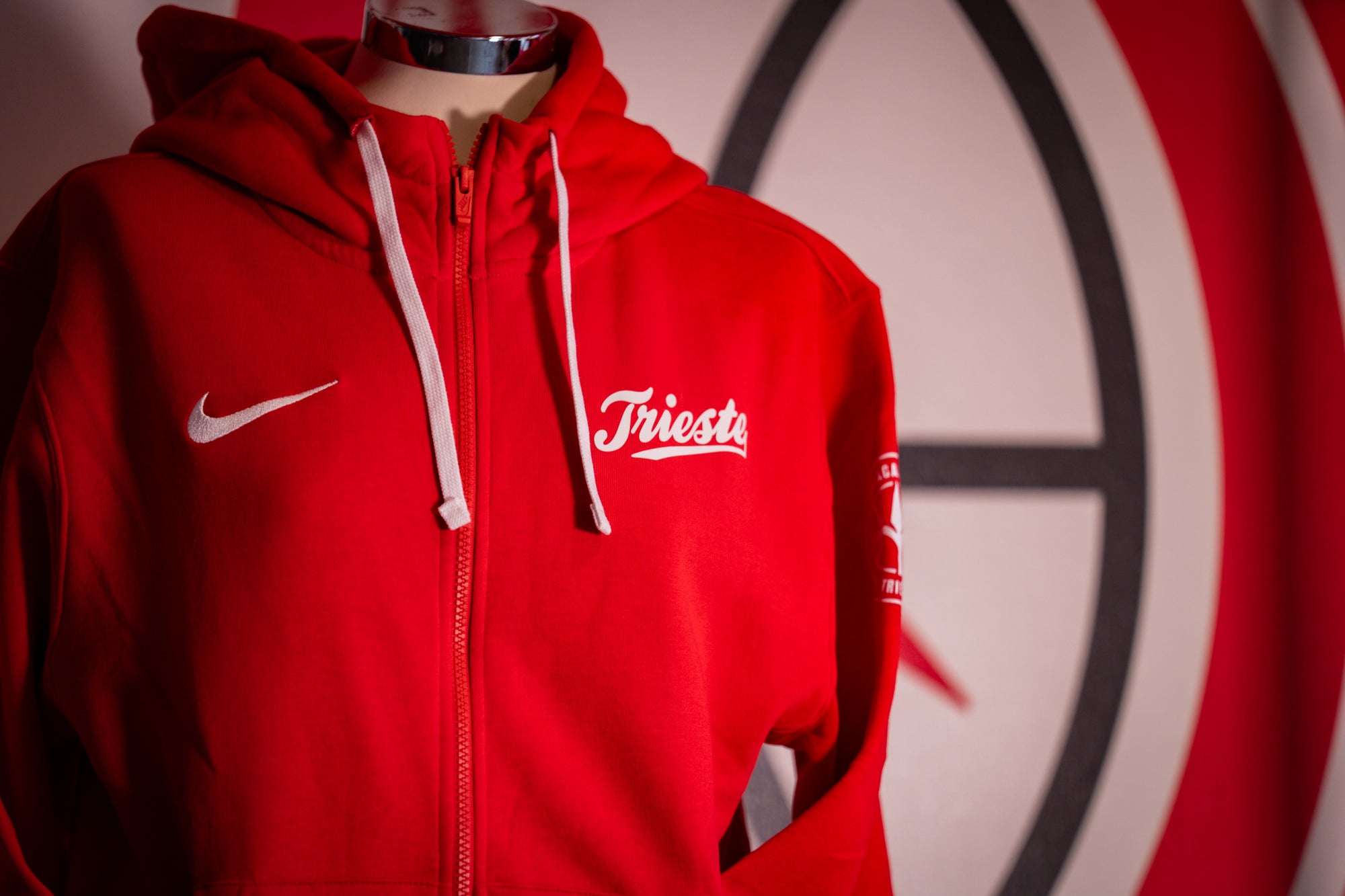 Felpa rossa NIKE KIDS TRIESTE zip e cappuccio STAGIONE 24/25